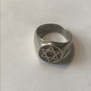 Vintage Men’s size 8.5 Sterling Silver Star of David Ring